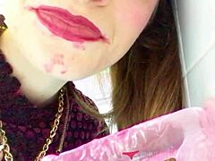Jeune sexy suce baveuse gode ventouse Violette des Étoiles