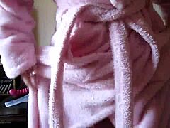 German Slut Fingers Pussy With Dildo On Cam Naked