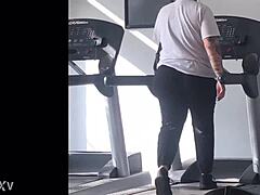 That big booty shakes hard on treadmill