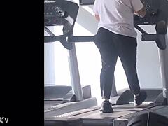 That big booty shakes hard on treadmill