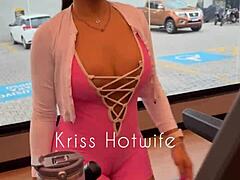 flashing my big pussy lips poolside in tight leggings!