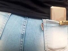 Geile Brünette mit Jeans-Arsch im Markt-Laden heimlich gefilmt