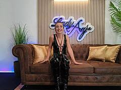 jerk off on command and ruin your load 😈💦