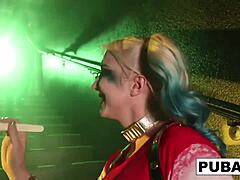 Redhead Poison Ivy Shoves Bat Deep in Harley’s Ass