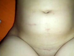 Gozando gostoso na bunda grande da esposa enquanto ela geme alto de prazer