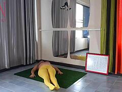 Regina Noir Stretches Yoga In Yellow Tights No Panties Gym