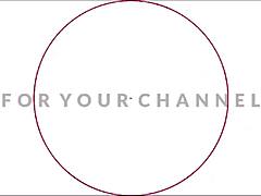 SHE FLASHES BIG CLIT BEFORE GROUP SWINGER ORGY BEGINS