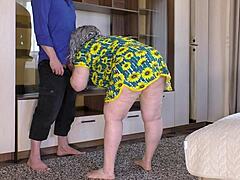 😍 nice mature milf ass squeezes cock deep in homemade anal! 🍑