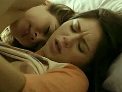 duas tezudinhas loucas tribbing se pegando gostoso demais