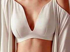 omg these cute lingerie models feet are killin' me in their sexy barefoot poses...