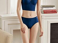 omg these cute lingerie models feet are killin' me in their sexy barefoot poses...