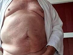 chris gets up close outdoors