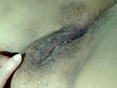 Limpando o mel do meu vibrador e gozando mais