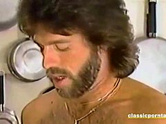 Vintage babe takes on two cocks like a pro 😘🍆💦