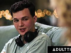 Milf Rachael Cavalli tar stesønnen på fersken mens han runker til hårete fitte doggystyle