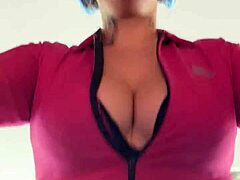 me at the gym in my hood sweatin' crazy horny pussy juice drippin' down my big tits 😩💦