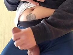 😍 Te gustaria masturbar esta enorme polla close up en publico? 🔥💦