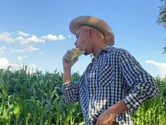 wanna watch hetero guy shove whole corn in his tight asshole?