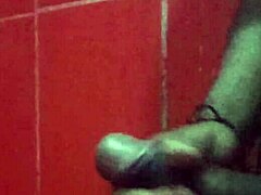 me hac�a una paja viendo foto de compa�era de colegio umm