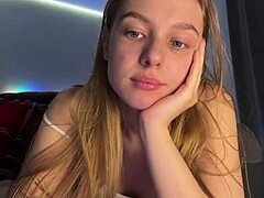 BLONDE TEEN FINGERS WET PUSSY TITS!