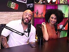 Gostosa Ruiva Mostra Buceta Apertadinha Chupando Pau Do Negão Amanda Borges