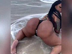 juicy big ass shakes wildly in exclusive hot clip