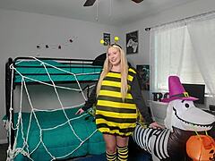 ever wonder what happens backstage with pawg blonde kallie taylor?