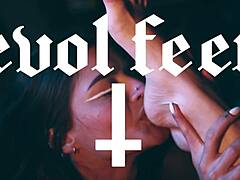 yo can't you get enough of ravena's sexy bare feet??