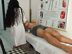 ENFERMEIRA SE EXCITA com EREÇÃO DO PACIENTE no hospital moanin