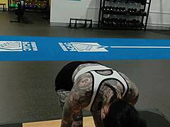 Gym milf's juicy booty begs for attention