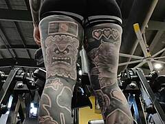 Gym milf's juicy booty begs for attention