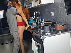 casada sem calcinha chama encanador pra foder ao ar livre