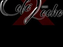 la puta culona chatea con novio mientras le rompo el culo... le dice q con amiga al cornudo jaja