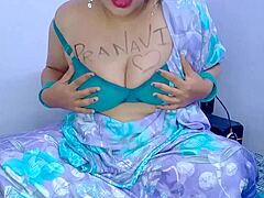 Auntie Sangeeta's dirty Hindi talk gets me so fucking hard 🔥😏