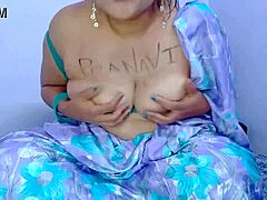 Auntie Sangeeta's dirty Hindi talk gets me so fucking hard 🔥😏