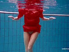 Sexy Czech Teen Avenna Swims Nude Exposing Tight Pussy Underwater