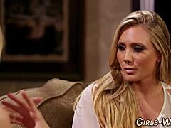 Intriguing Lesbians Finger Pussy in Steamy 3Way