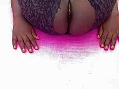 Ebony Milf's Thrilling Morning Workout Exposes Spread Pussy Desire