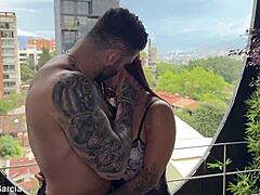 milf colombienne voluptueuse Silvana Lee étouffe bite puis pilonnée chatte