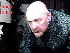 mature housewife slut cams her juicy tits and shaved pussy closeup