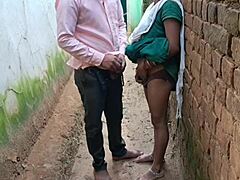 sorellastra stuzzica fratellastro con corpo stretto tentatore