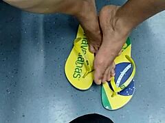 Brazilian mature flip flop shoeplay candid voyeur feet fetish hidden cam 🔥