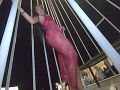 Suzie Q dances sexy feet for Andy Casanova