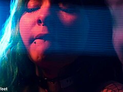 GIRLS FACE-SIT FEET FETISH