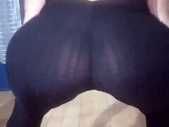 her juicy ass cheeks stretch tight in leggings