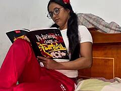 Hermosa colegiala follada duro por su sexy culo