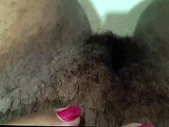 crente safada alisando buceta no banheiro da igreja uhh
