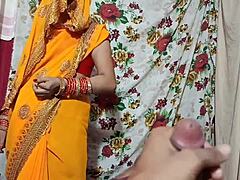 Bahú Suddenly Enters Sasur's Room in Clear Hindi Voice