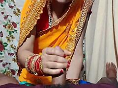 Bahú Suddenly Enters Sasur's Room in Clear Hindi Voice