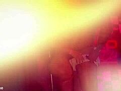 devorando essa hotwife na festa do corno manso